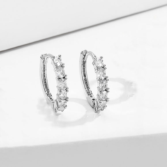 HAYWORTH - Oval Cut Minimalist Hoop Earrings - Clear